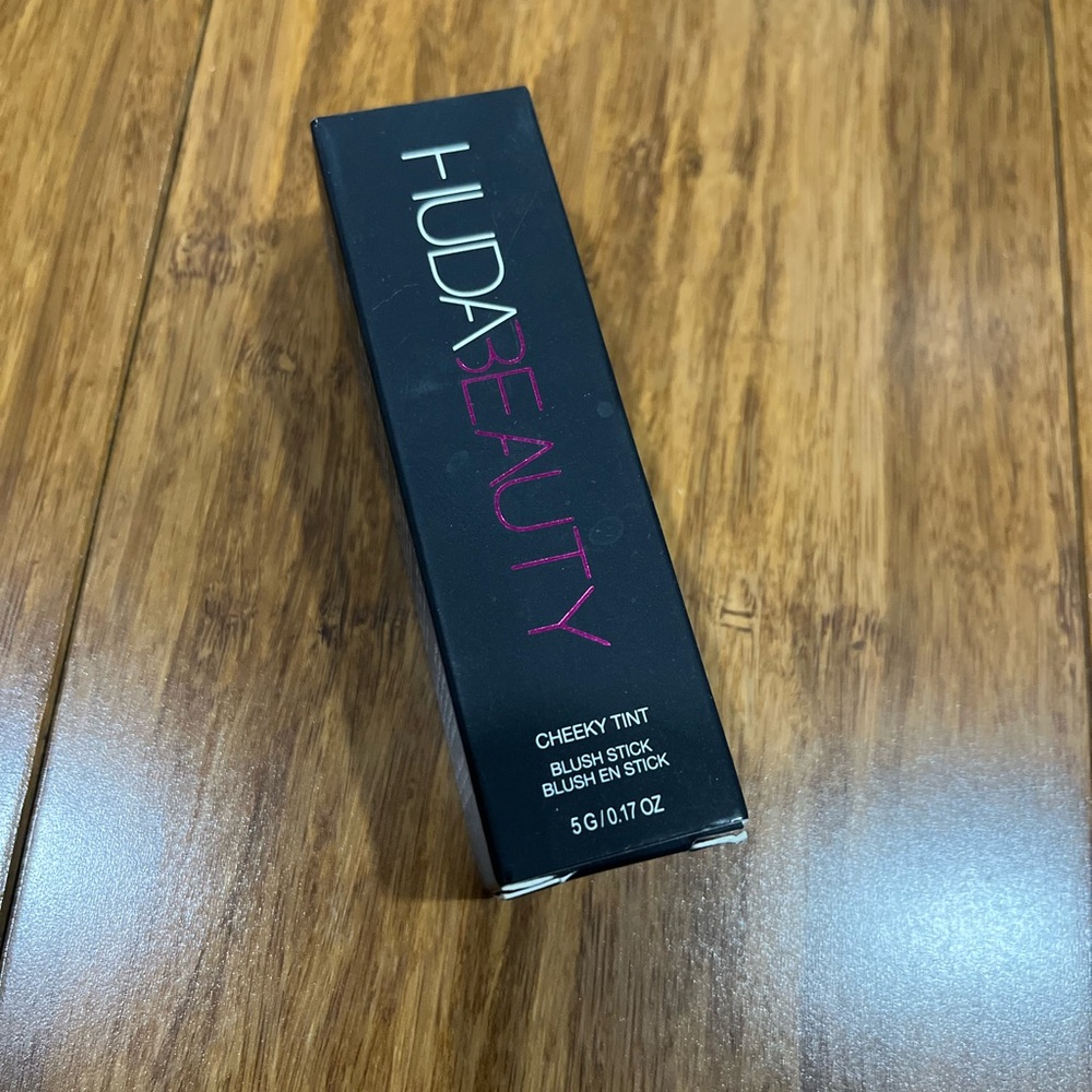 Huda Beauty Cheeky Tint Blush Stick coral cutie
